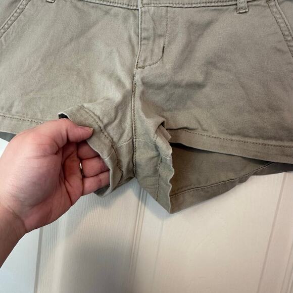 Hollister Y2K Style Micro Mini Low Rise Khaki Shorts Size 27 (5) Booty Preppy - Picture 3 of 7